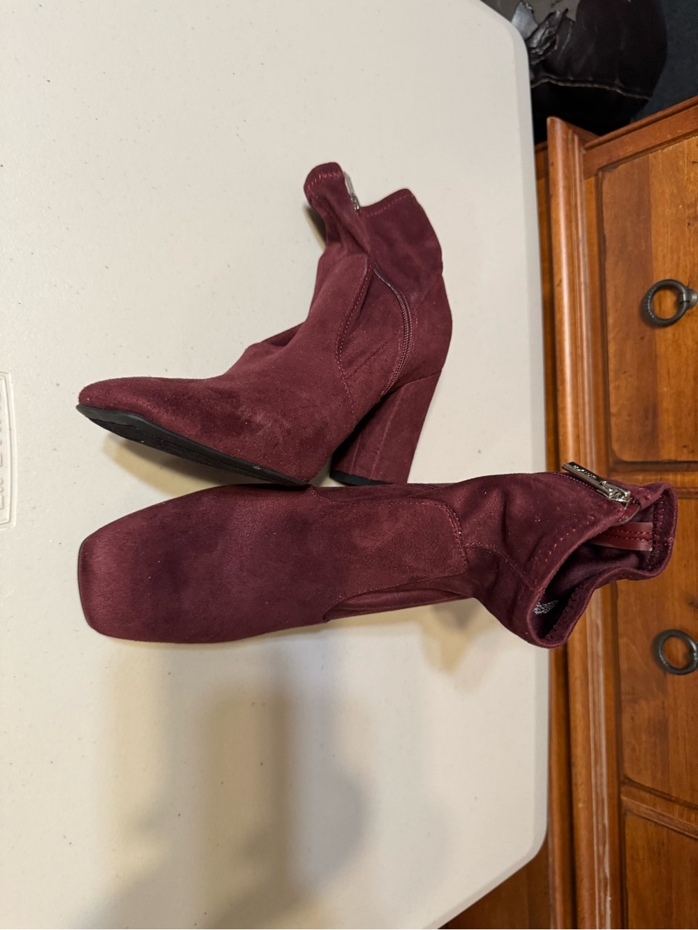 UNISA Womens Ankle Boots EUC Size 9 M Stretchy Burgundy Zip Up Block Heel